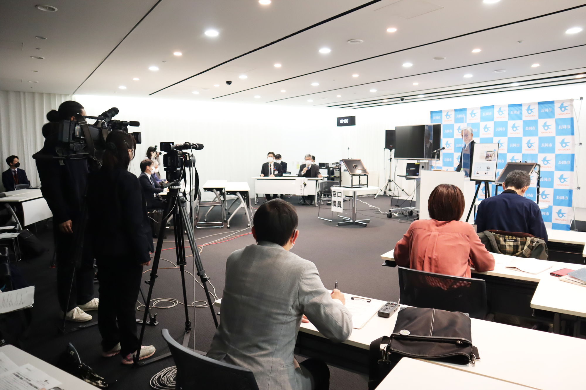 長岡市役所に「テレイーズ/Teleyes」（視線一致カメラシステム）の試験導入が決定